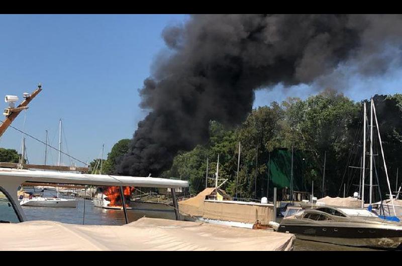 Imaacutegenes exclusivas- incendio en el Yacht Club Argentino en Buenos Aires