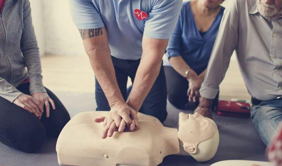 TÉCNICA La reanimación cardiopulmonar es un procedimiento de emergencia para salvar vidas mediante la implementación de ejercicios prcticos 
