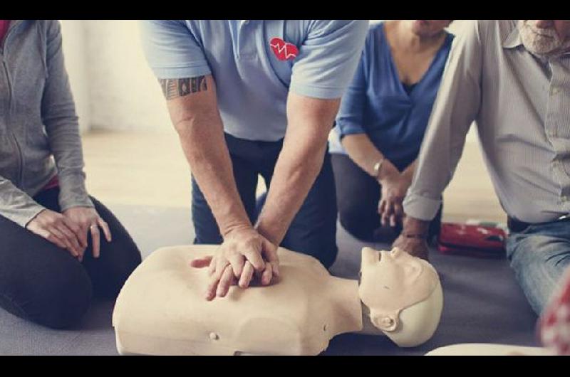 TÉCNICA La reanimación cardiopulmonar es un procedimiento de emergencia para salvar vidas mediante la implementación de ejercicios prcticos 
