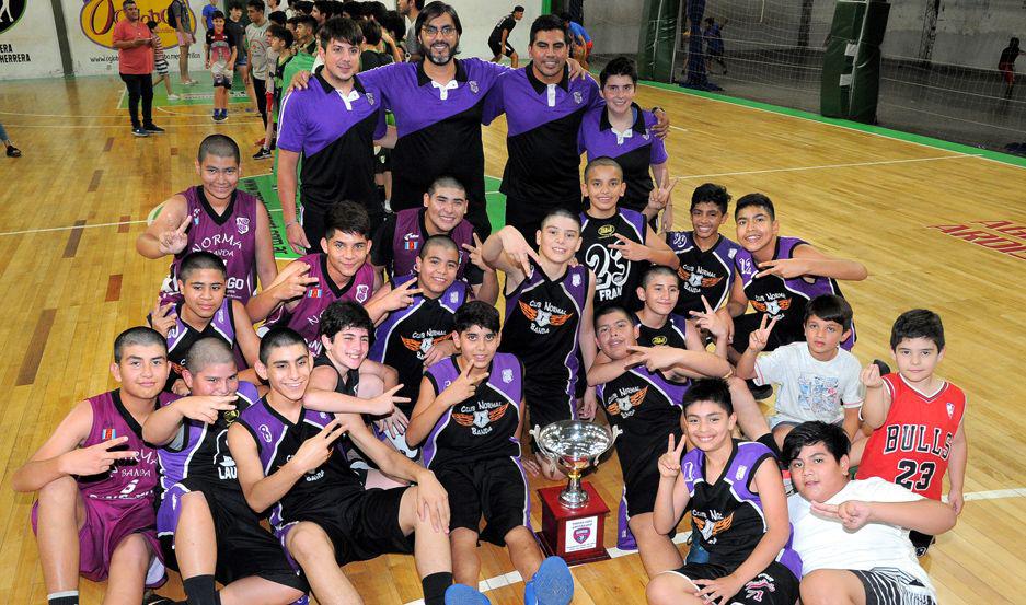 CAMPEONES Normal Banda (arriba) se quedó con la Copa de Oro Jorge Newbery (abajo a la izq) ganó la de Plata Y Almirante Brown la de Bronce
