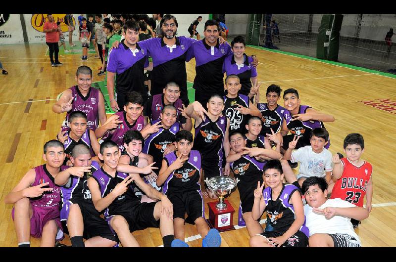 CAMPEONES Normal Banda (arriba) se quedó con la Copa de Oro Jorge Newbery (abajo a la izq) ganó la de Plata Y Almirante Brown la de Bronce
