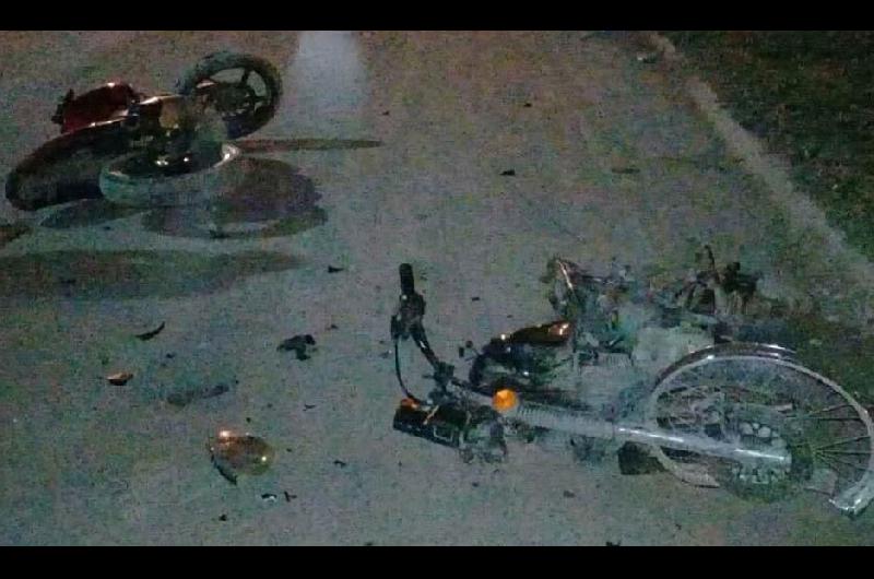 Tragedia en Fernaacutendez- un adolescente de 15 antildeos fallecioacute en un choque frontal de motos