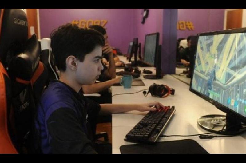 Fornite- quieacuten es el argentino de 13 antildeos que gana  40M con el videojuego