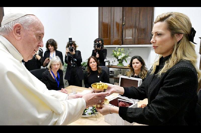 La pareja del presidente Alberto Fern�ndez le regaló el c�liz que se utilizó en la Misa de la Unión en Luj�n