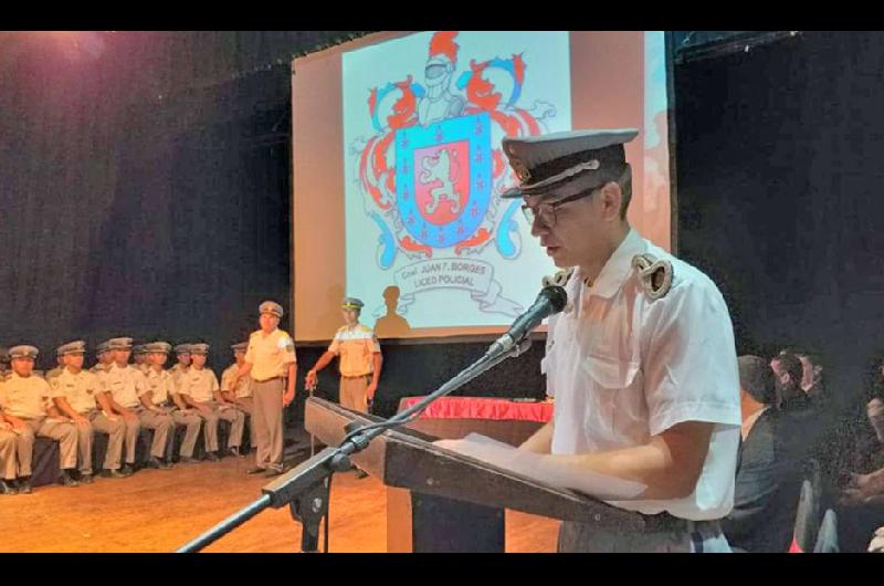 El Liceo Policial despidioacute con honores a su XXVII generacioacuten de egresados