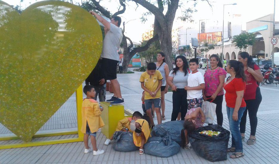 Recolectaron maacutes de 60 kilos de tapitas para ser enviadas al Garrahan