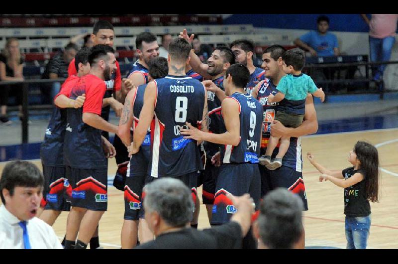 Se intoxicaron siete jugadores de Independiente y se suspendioacute el partido