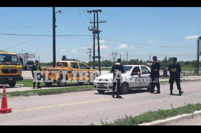 Al denunciarse el robo de la camioneta la policía hizo cierre de rutas en el sur del territorio provincial