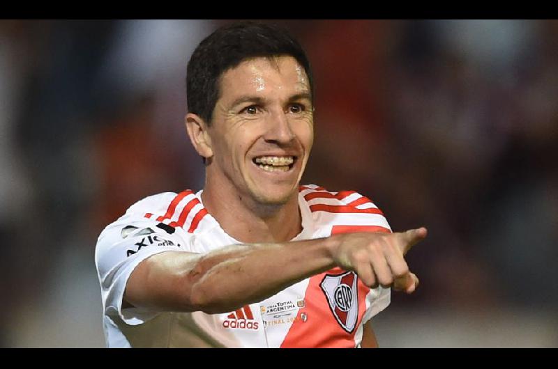 River haraacute lo imposible por retener a Fernaacutendez