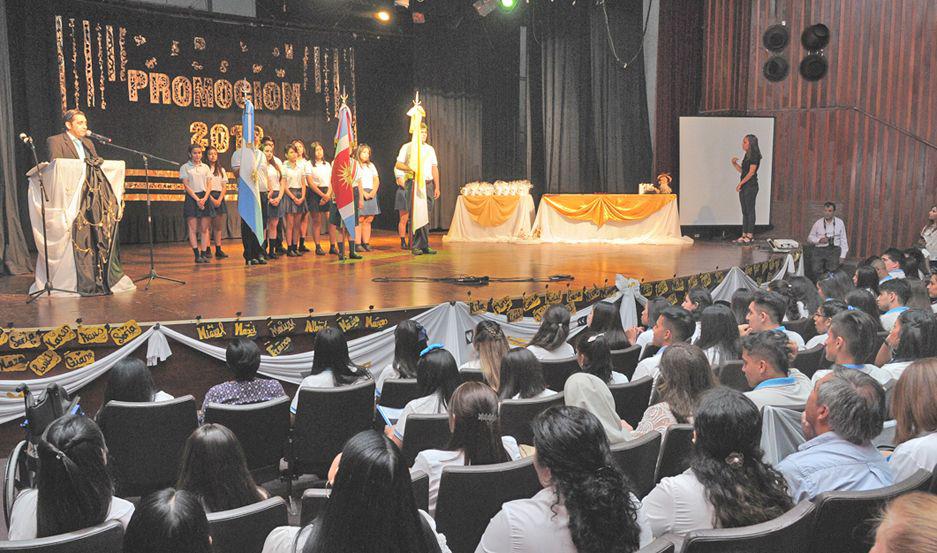 La ceremonia tuvo momentos muy emotivos y luego finalizó con un cuadro artístico