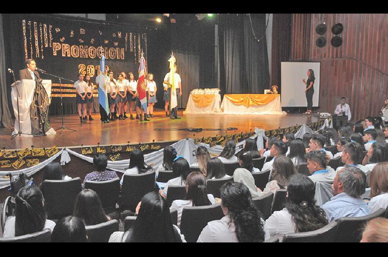 La ceremonia tuvo momentos muy emotivos y luego finalizó con un cuadro artístico