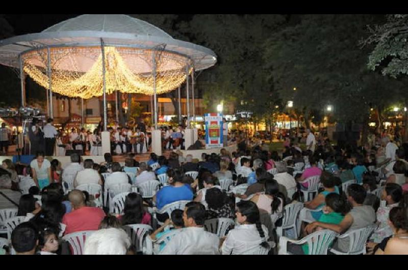 La retreta de la plaza Libertad albergar nuevamente a cantantes y músicos santiagueños