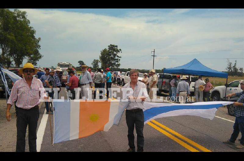 Tal como ocurrió en el año 2001 este viernes productores santiagueños y tucumanos se unieron para cortar la Ruta 9 en protesta por las retenciones al campo 