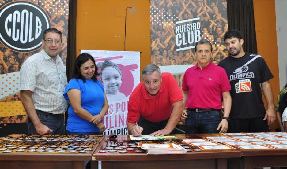 Oliacutempico entregoacute el dinero recaudado en su campantildea ldquoTodos por Paulinardquo