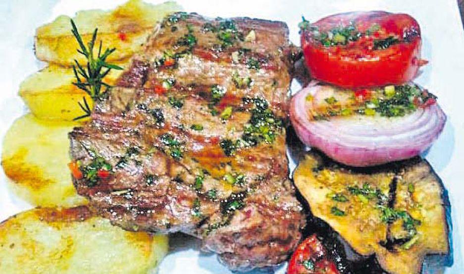 Platos de carnes rojas y blancas opcioacuten a la carta