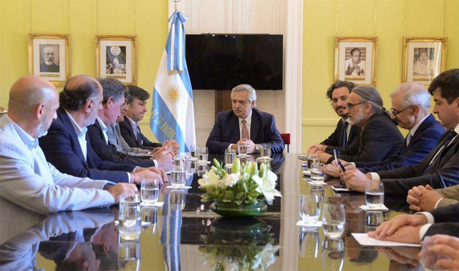 VIDEO  El presidente Alberto Fernaacutendez recibioacute a los referentes de la Mesa de Enlace