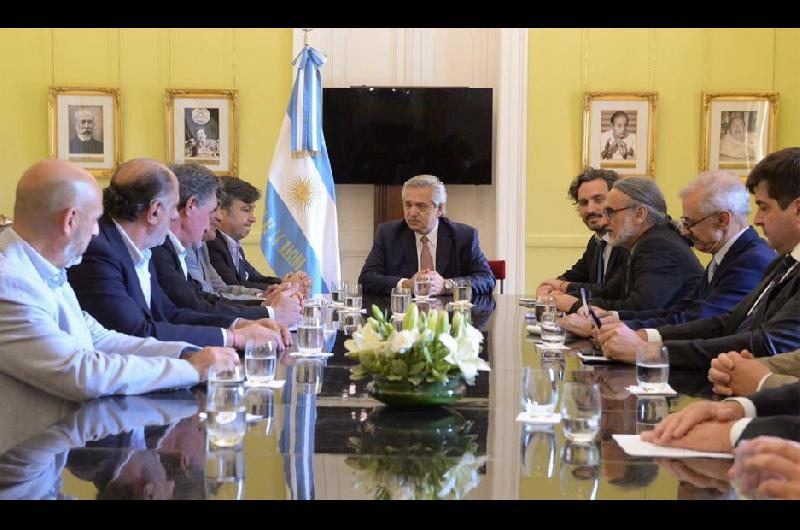 VIDEO  El presidente Alberto Fernaacutendez recibioacute a los referentes de la Mesa de Enlace