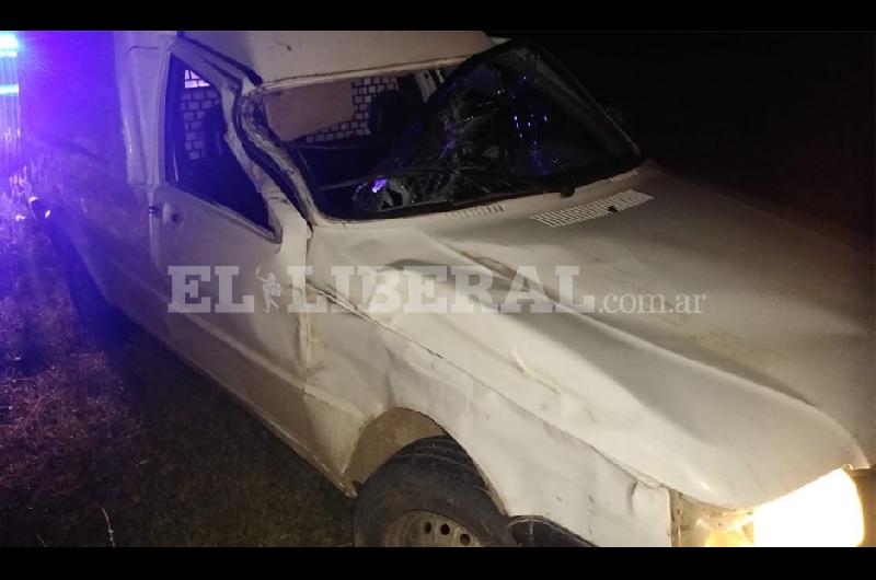 Quimiliacute- camioneta embistioacute a una vaca y una joven de 20 sufrioacute heridas