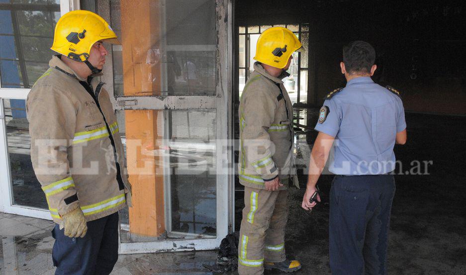 Los bomberos trabajaron arduamente para sofocar el incendio