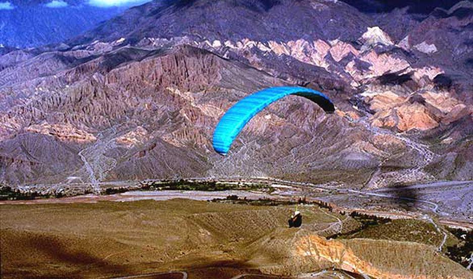 Un turista murioacute mientras volaba en parapente