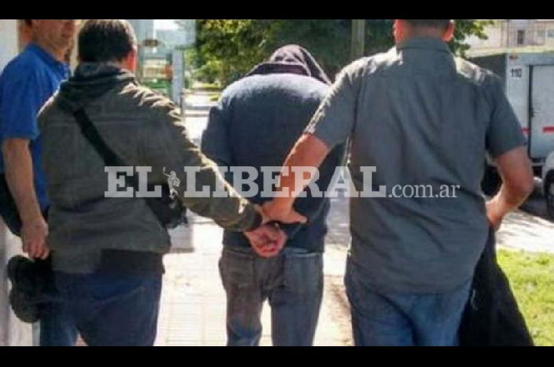 Conocido comerciante preso por amenazar a su ex con un arma