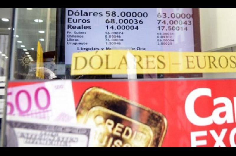 SITUACIÓN Desde esta semana comenzó a regir el recargo del 30-en-porciento- del impuesto PAIS a la compra de dólares
