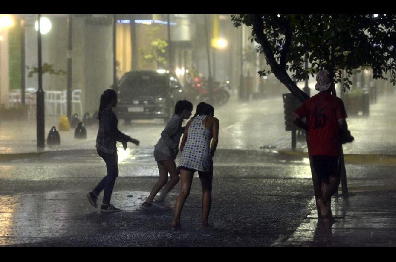 Alivio- la esperada lluvia llegoacute a Santiago del Estero