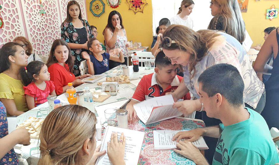 La Banda presentoacute los menuacutes inclusivos en Braille y pictogramas