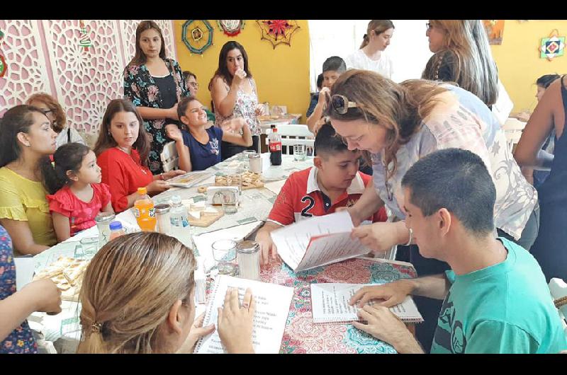 La Banda presentoacute los menuacutes inclusivos en Braille y pictogramas