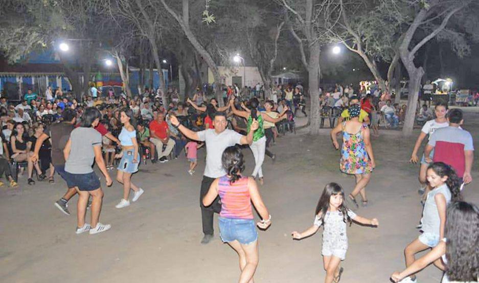 Una multitud acompantildeoacute ldquoLas Noches de Pentildeasrdquo en la ciudad de Antildeatuya