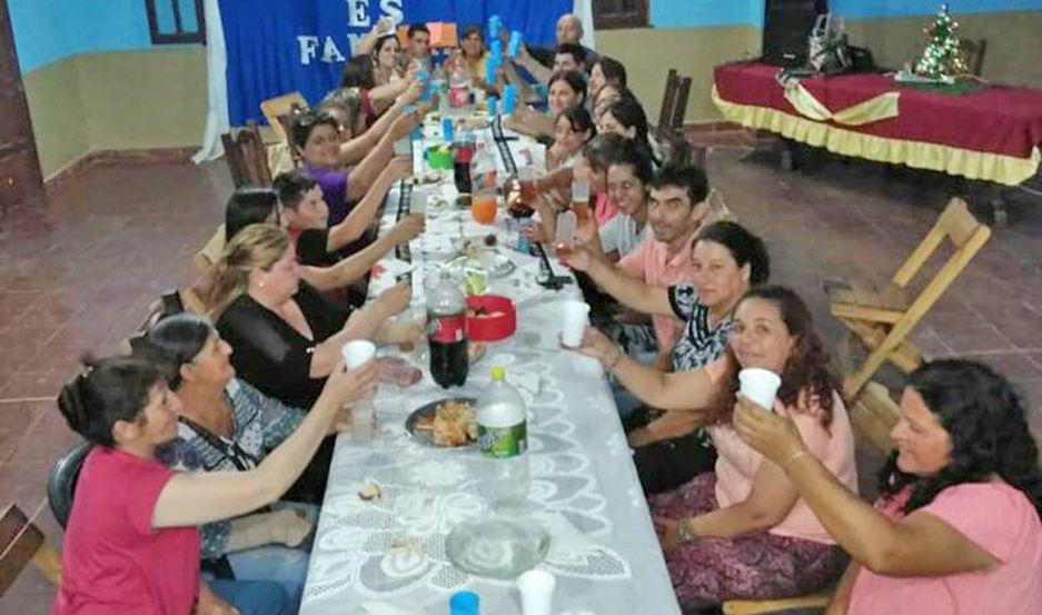 Iglesia evangeacutelica cerroacute su antildeo de labor con una cena y positivo balance