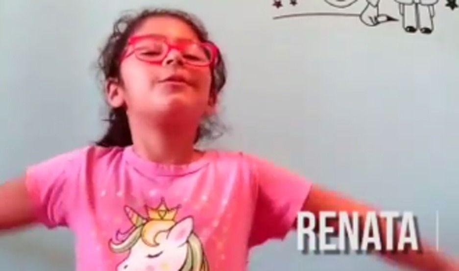 Renata fue una de las niñas que envió su saludo y fue la protagonista de un divertido blooper 