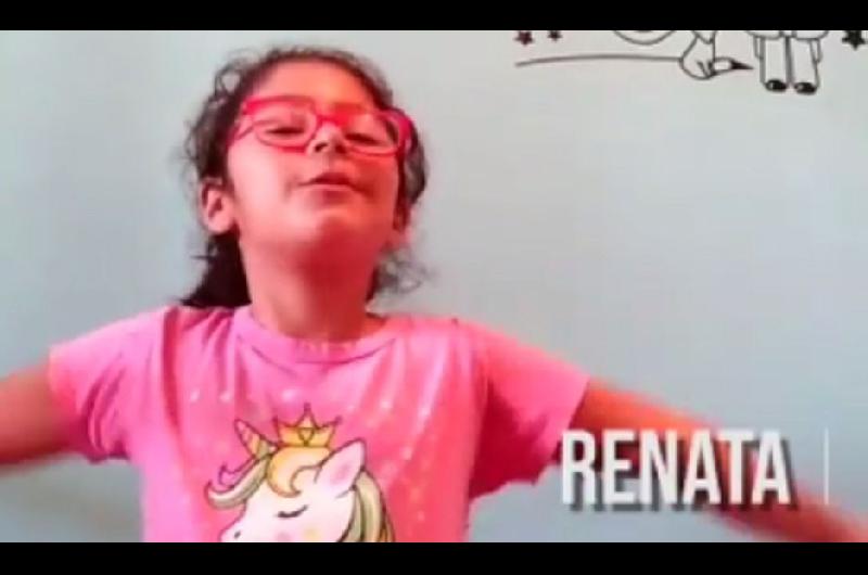 Renata fue una de las niñas que envió su saludo y fue la protagonista de un divertido blooper 