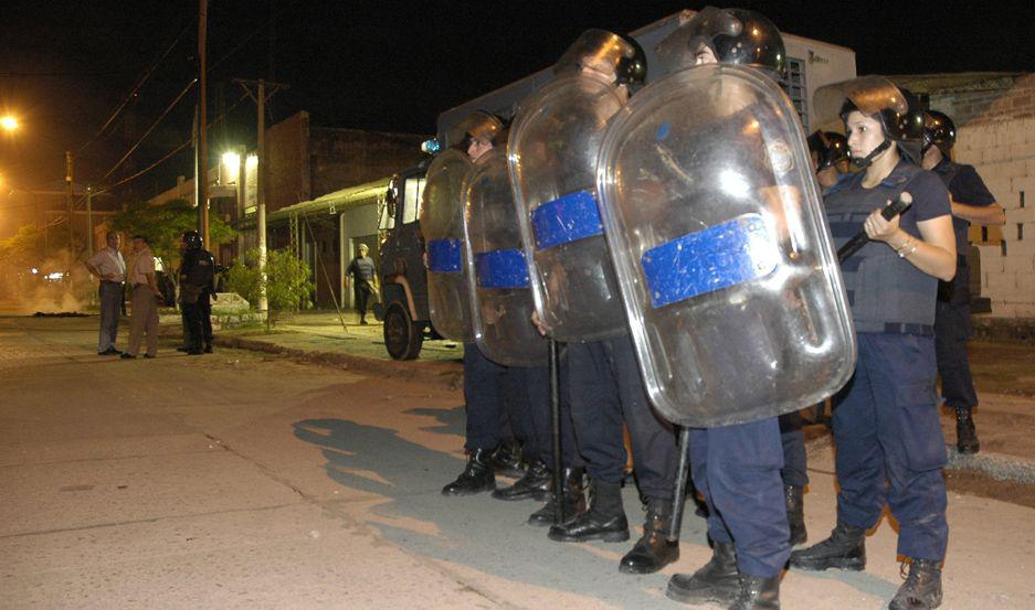 El trabajo era intenso entre policías y bomberos Algunos heridos al Hospital Independencia