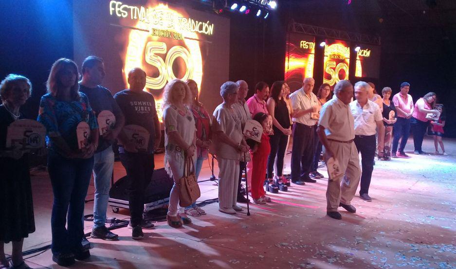 Emotivo comienzo tuvo las bodas de oro del Festival de la Tradicioacuten