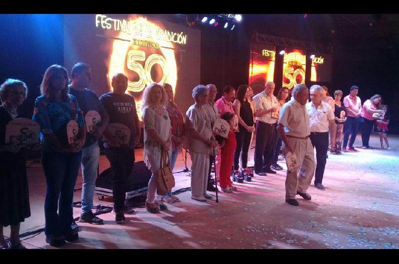 Emotivo comienzo tuvo las bodas de oro del Festival de la Tradicioacuten