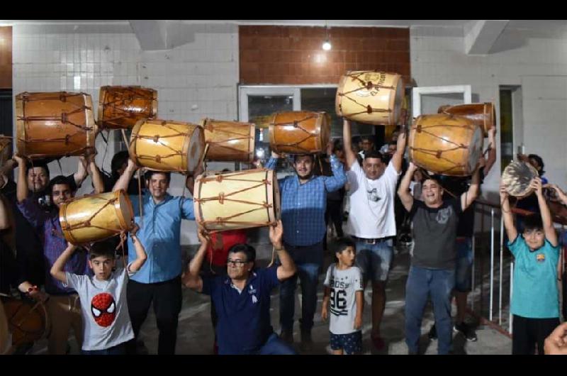 Con la marcha de los bombos y el repique de campanas arrancoacute la Fiesta Nacional del Bombo en Friacuteas