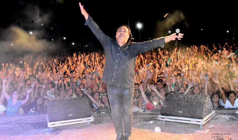 Sergio Galleguillo brindó lo mejor de su repertorio y el público respondió bailando y cantando
