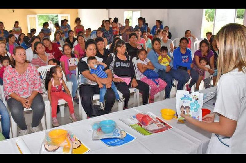 En Villa Robles se realizoacute el lanzamiento  del programa ldquoMis primeros 1700 diacuteasrdquo