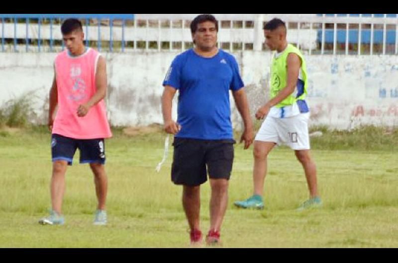 Unioacuten Santiago de a poco completa el plantel