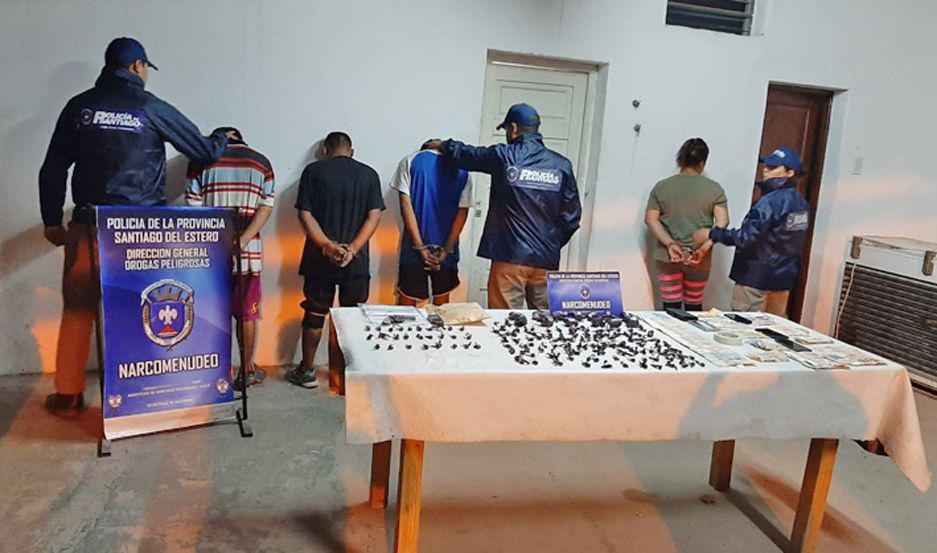 Campal entre dealers familiares y policiacuteas  en redadas antidrogas