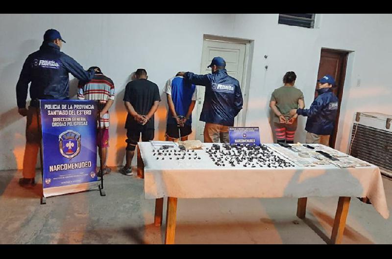 Campal entre dealers familiares y policiacuteas  en redadas antidrogas