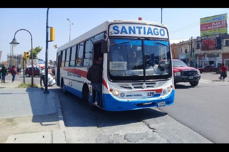 Colectivos que viajan a Fernaacutendez y Clodomira dejan sin efecto la suba de boletos