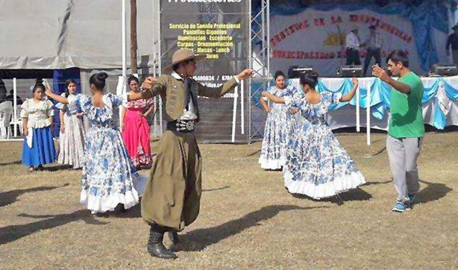 VERANO La propuesta para esta temporada incluye clases al aire libre de gimnasia folclore y danzas �rabes
