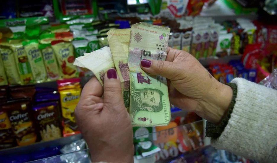 Tensioacuten en comerciantes- todos buscan encajar los billetes de 5