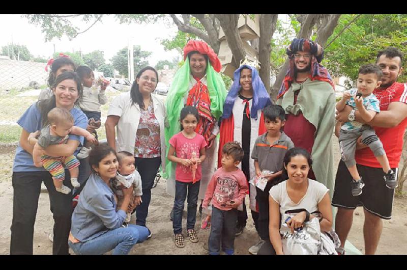 Los pequentildeos del barrio San Fernando recibieron regalos en una jornada muy especial e inolvidable