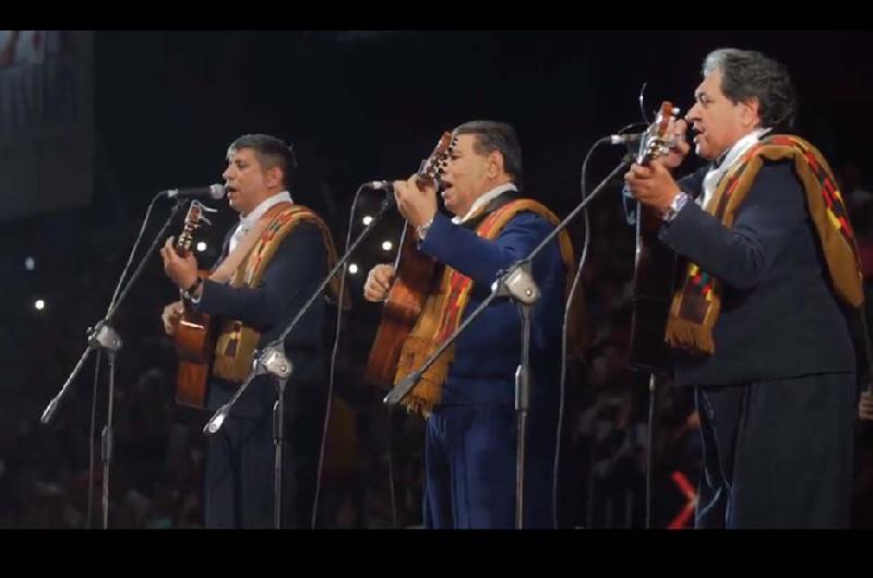 VIDEO  Los Manseros brindaron un show majestuoso en la apertura de Jesuacutes Mariacutea