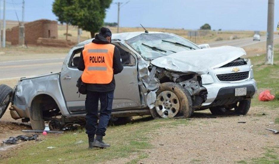 Las víctimas fatales perdieron la vida al salir despedidas de la camioneta