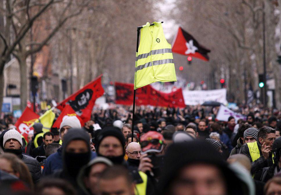 El gobierno franceacutes cede en la reforma jubilatoria y trata de romper el frente sindical