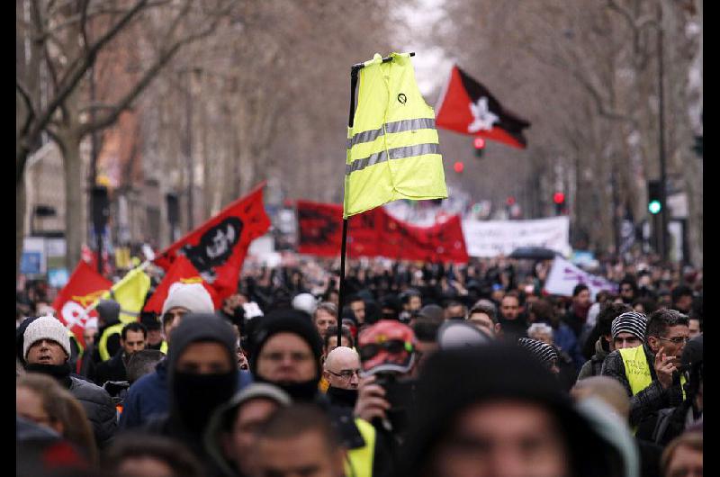 El gobierno franceacutes cede en la reforma jubilatoria y trata de romper el frente sindical